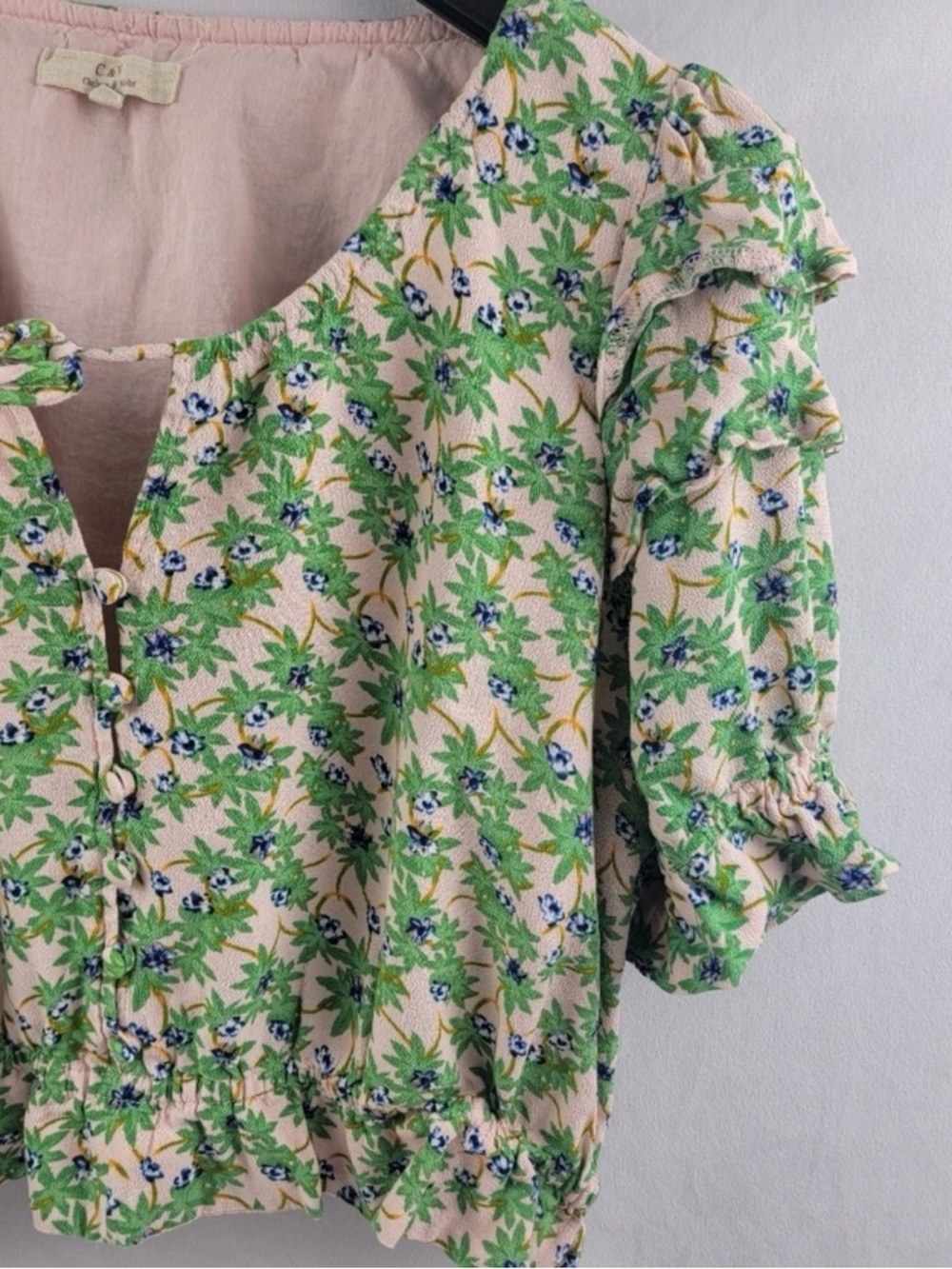 Chelsea and Violet cropped ruffle sleeve top- size large.
